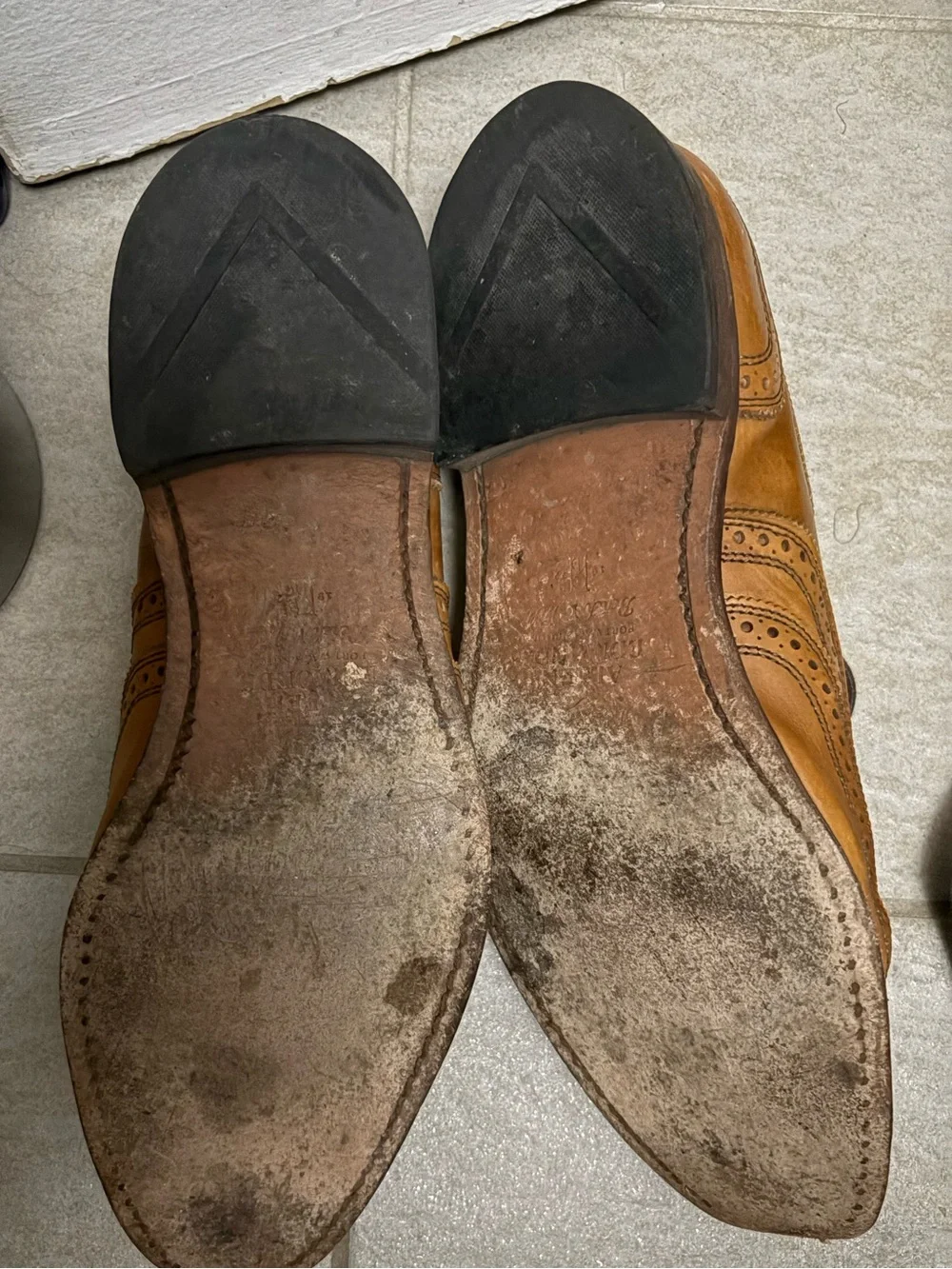 Allen  Men's Tan Leather Wingtip Brogues - Black Classic Dress Shoes